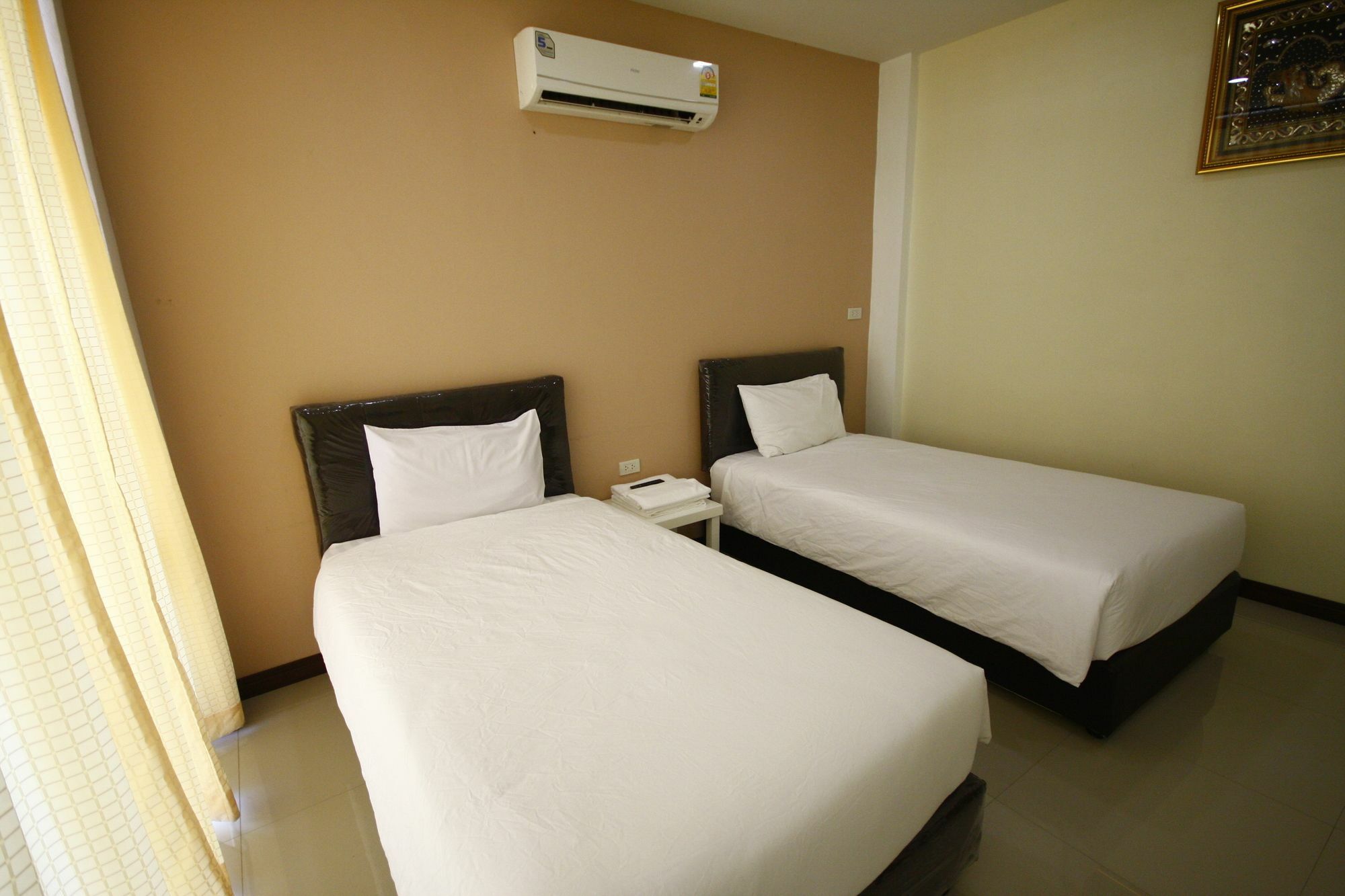 Charoensuk Grand Hotel Kabin Buri Extérieur photo